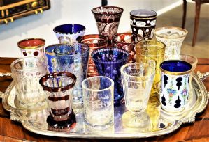 Prächtige Biedermeier-Gläserkollektion